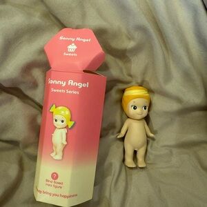 Cream Puff Sonny Angel